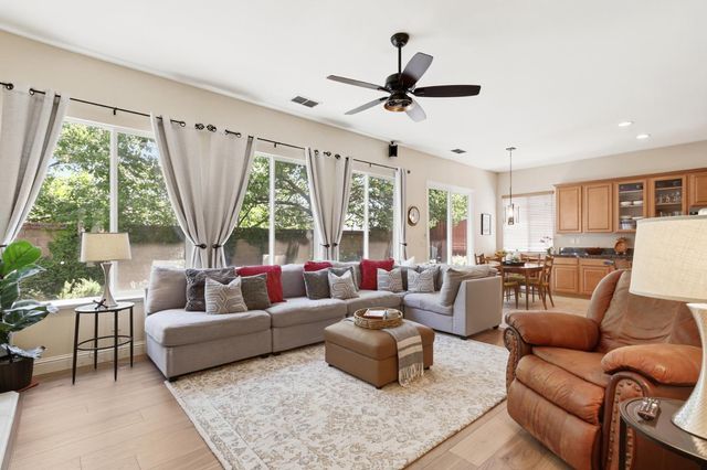 800 Morningside Dr, Folsom, CA 95630