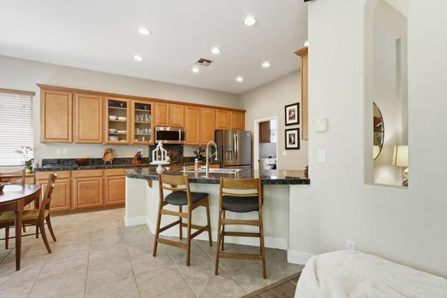 800 Morningside Dr, Folsom, CA 95630