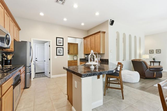 800 Morningside Dr, Folsom, CA 95630