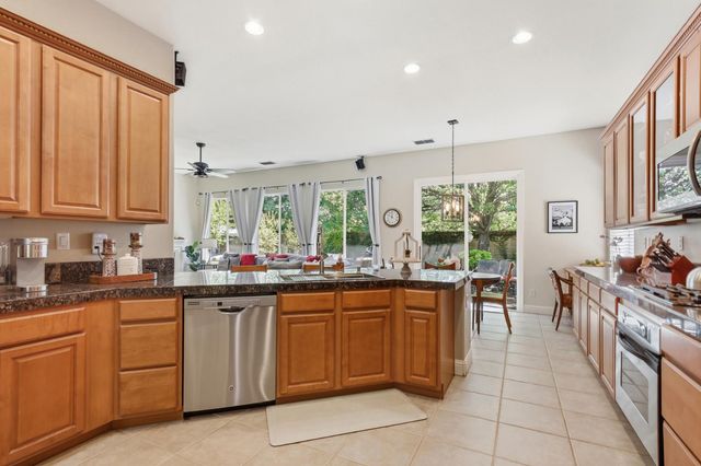 800 Morningside Dr, Folsom, CA 95630