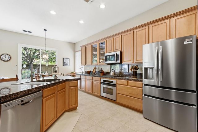 800 Morningside Dr, Folsom, CA 95630