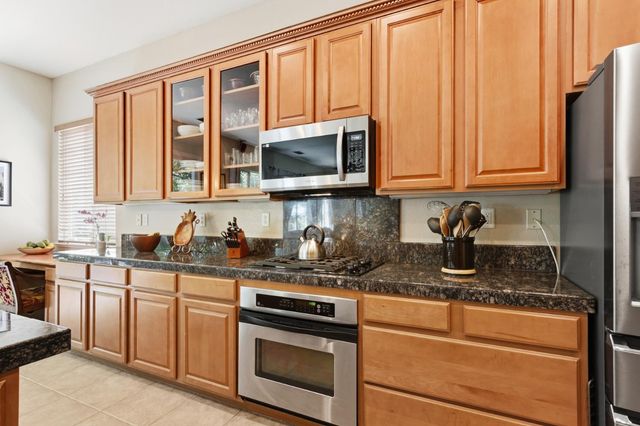 800 Morningside Dr, Folsom, CA 95630