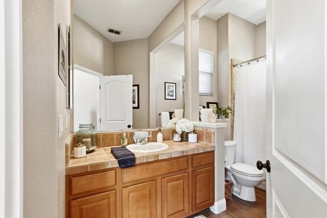 800 Morningside Dr, Folsom, CA 95630