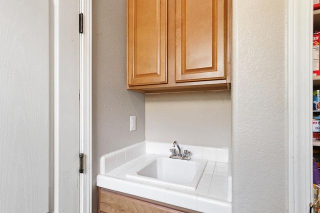 800 Morningside Dr, Folsom, CA 95630