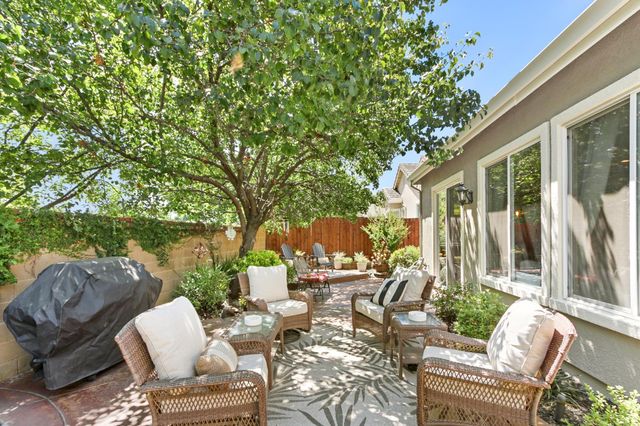 800 Morningside Dr, Folsom, CA 95630
