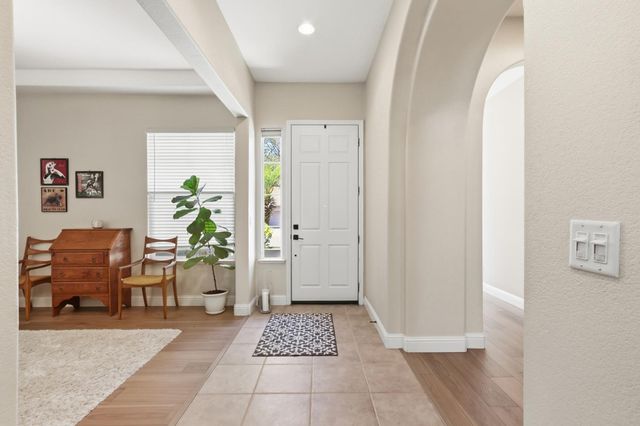 800 Morningside Dr, Folsom, CA 95630