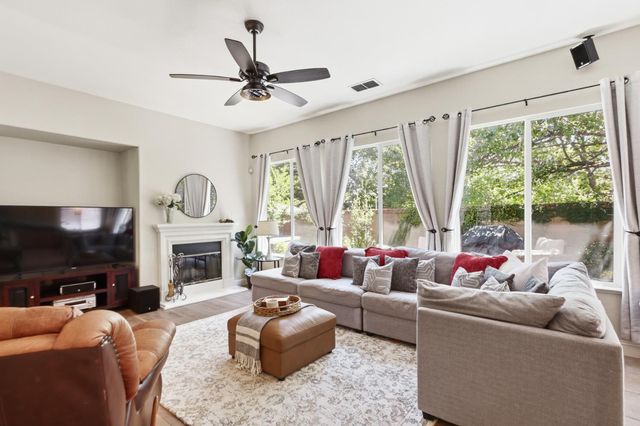 800 Morningside Dr, Folsom, CA 95630