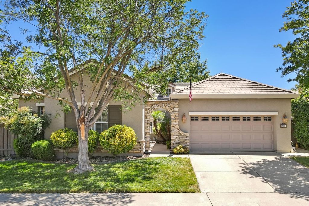 800 Morningside Dr, Folsom, CA 95630