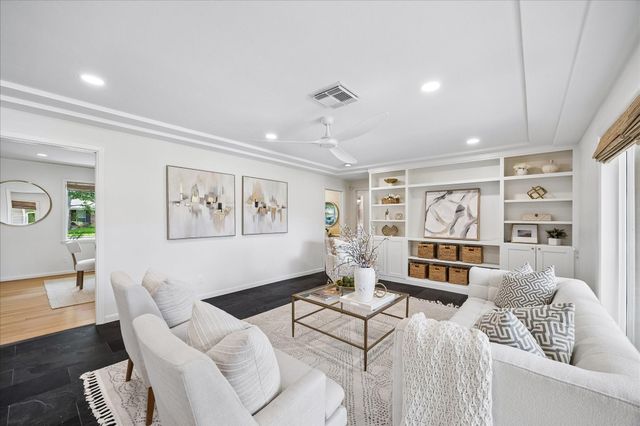 6735 Lindyann Lane, Houston, TX 77008