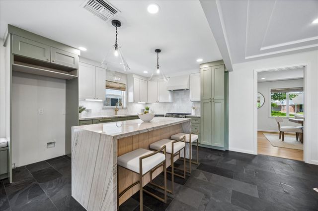 6735 Lindyann Lane, Houston, TX 77008