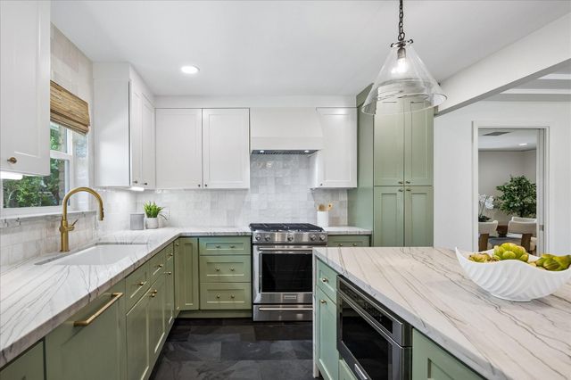 6735 Lindyann Lane, Houston, TX 77008