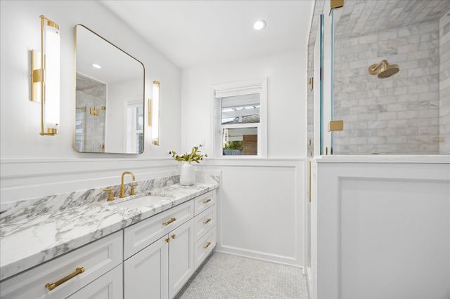 6735 Lindyann Lane, Houston, TX 77008
