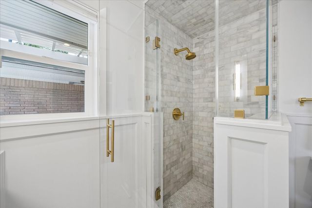 6735 Lindyann Lane, Houston, TX 77008