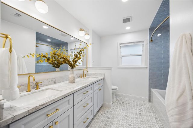 6735 Lindyann Lane, Houston, TX 77008