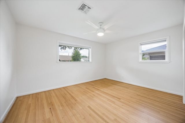 6735 Lindyann Lane, Houston, TX 77008