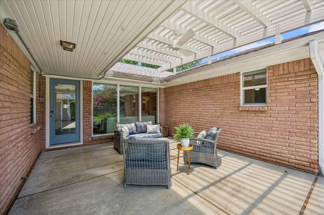 6735 Lindyann Lane, Houston, TX 77008