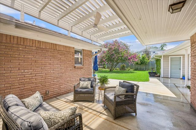 6735 Lindyann Lane, Houston, TX 77008