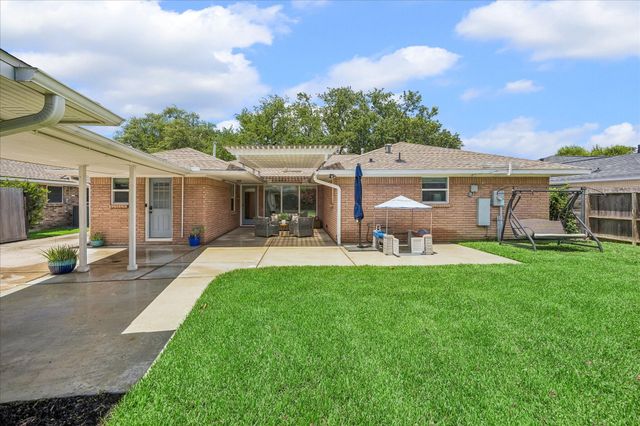 6735 Lindyann Lane, Houston, TX 77008