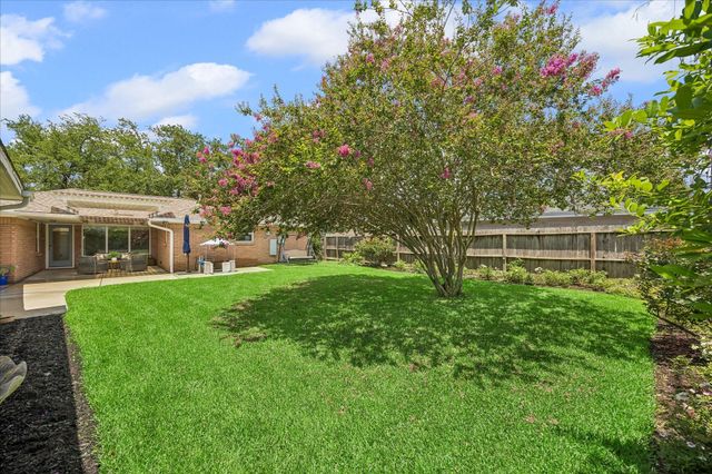 6735 Lindyann Lane, Houston, TX 77008