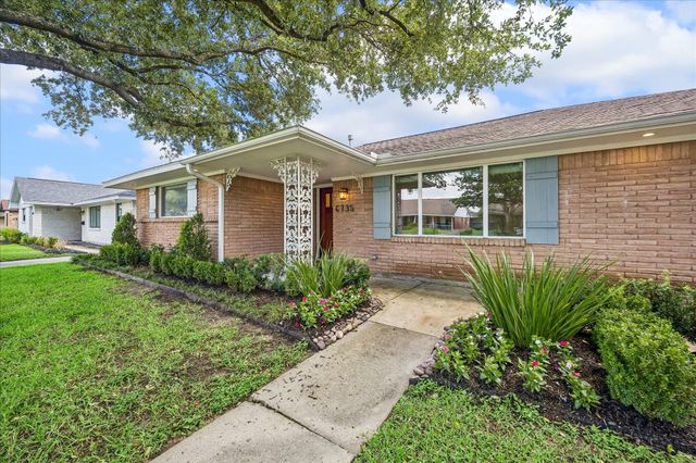 6735 Lindyann Lane, Houston, TX 77008