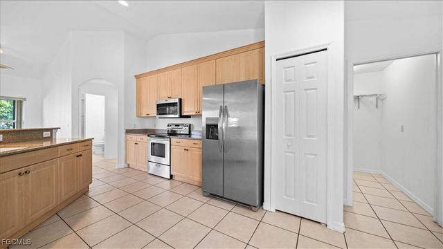 1225 SW 38th TER, Cape Coral, FL 33914