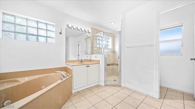 1225 SW 38th TER, Cape Coral, FL 33914