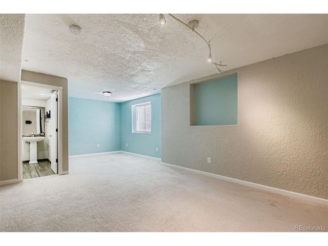 1038 Winona Cir, Loveland, CO 80537