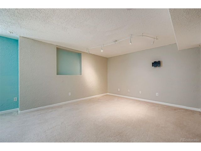 1038 Winona Cir, Loveland, CO 80537