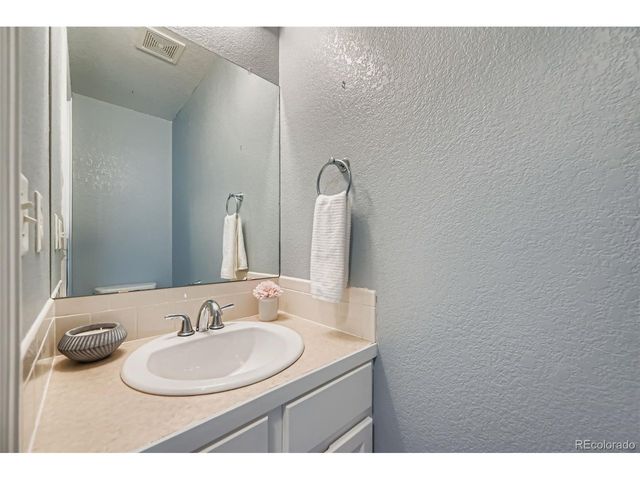 1038 Winona Cir, Loveland, CO 80537