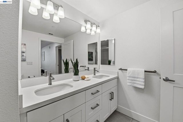 42111 Osgood Rd 208, Fremont, CA 94539