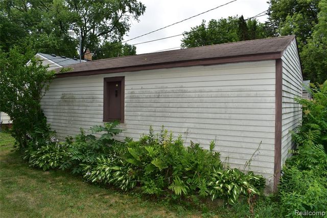 19917 Denby, Redford, MI 48240