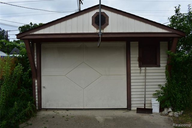 19917 Denby, Redford, MI 48240