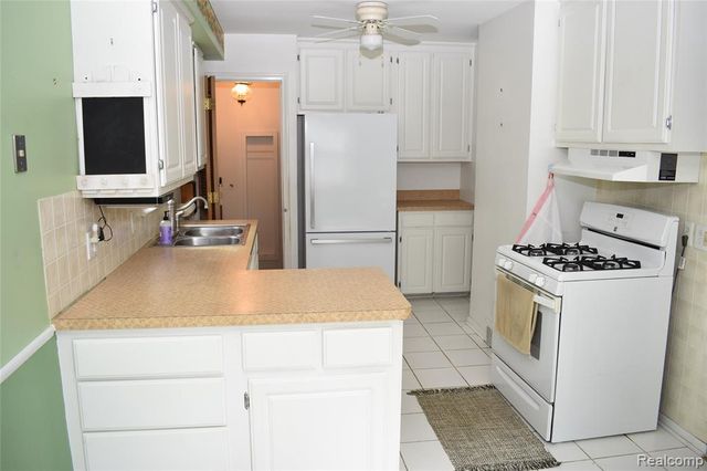 19917 Denby, Redford, MI 48240