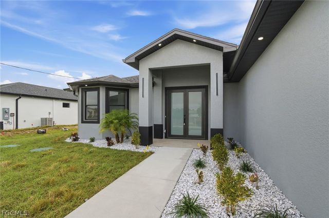 806 Fred AVE N, Lehigh Acres, FL 33971