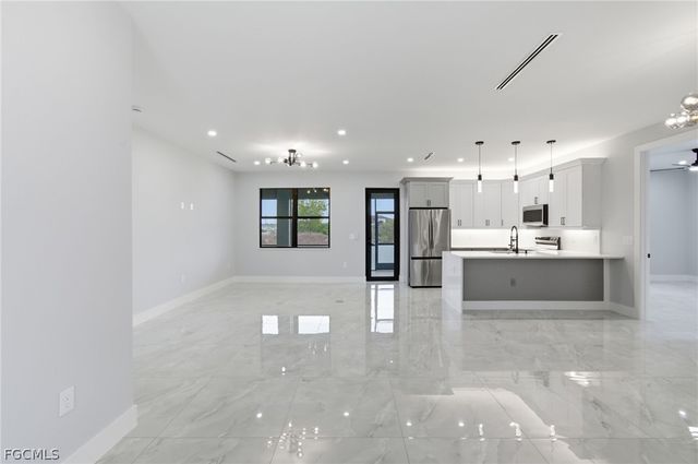 806 Fred AVE N, Lehigh Acres, FL 33971