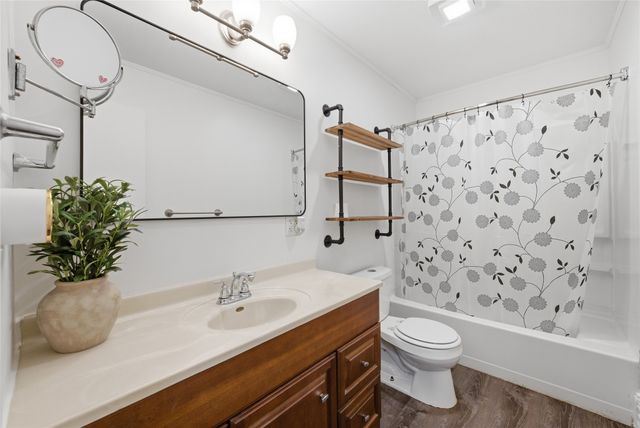 410 NE Crestmoor Place, Ankeny, IA 50021