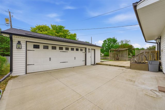 410 NE Crestmoor Place, Ankeny, IA 50021