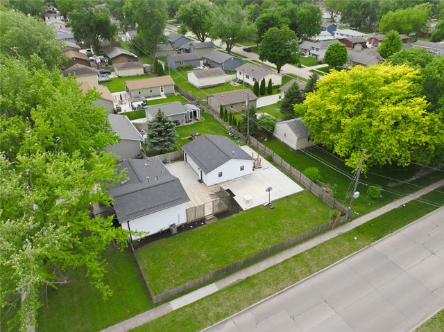410 NE Crestmoor Place, Ankeny, IA 50021