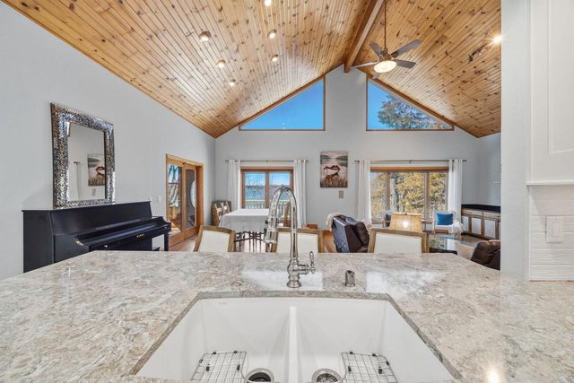 N4235 HILLSIDE Lane, Cambridge, WI 53523