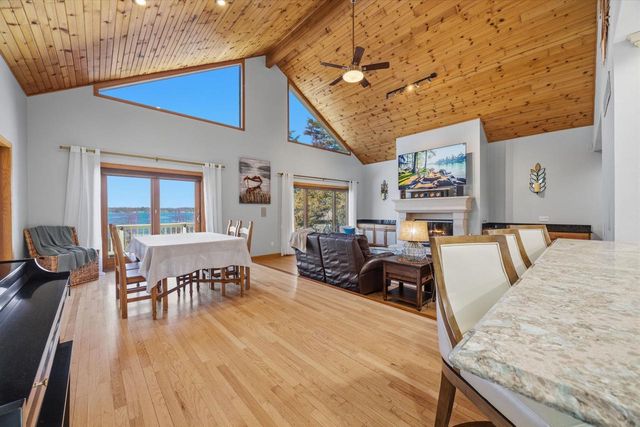 N4235 HILLSIDE Lane, Cambridge, WI 53523