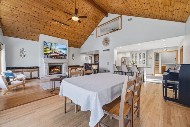 N4235 HILLSIDE Lane, Cambridge, WI 53523