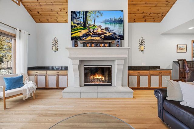 N4235 HILLSIDE Lane, Cambridge, WI 53523