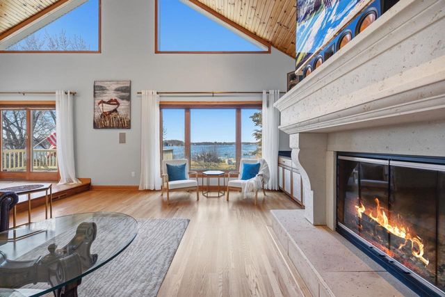 N4235 HILLSIDE Lane, Cambridge, WI 53523