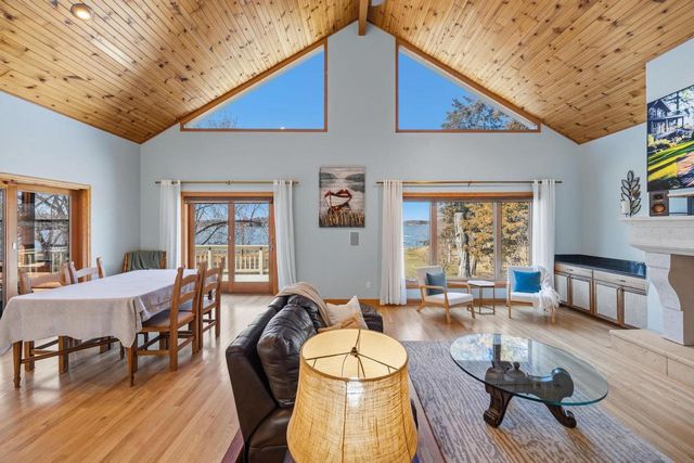 N4235 HILLSIDE Lane, Cambridge, WI 53523