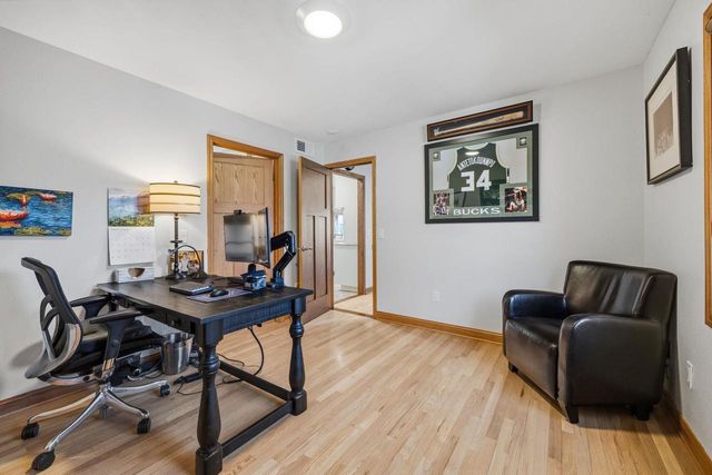 N4235 HILLSIDE Lane, Cambridge, WI 53523