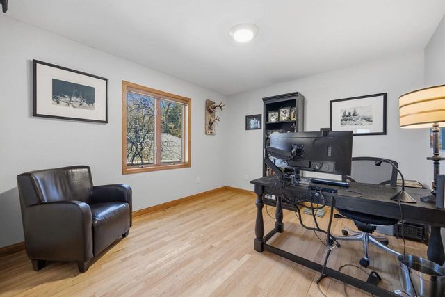 N4235 HILLSIDE Lane, Cambridge, WI 53523