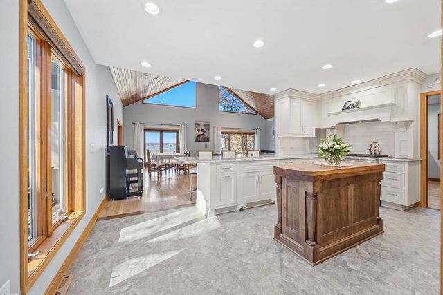 N4235 HILLSIDE Lane, Cambridge, WI 53523