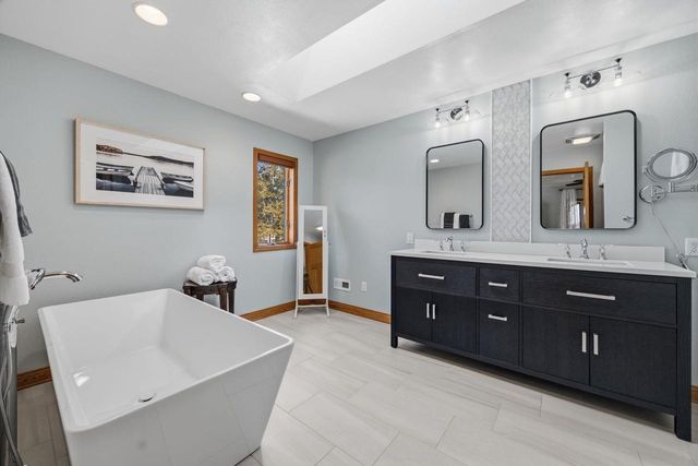 N4235 HILLSIDE Lane, Cambridge, WI 53523