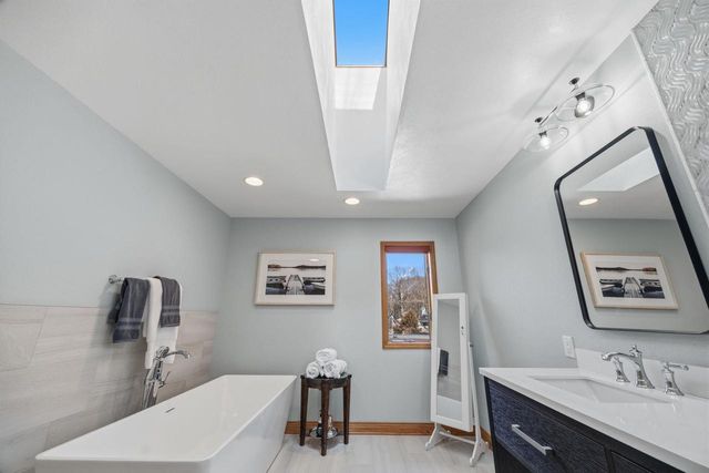 N4235 HILLSIDE Lane, Cambridge, WI 53523