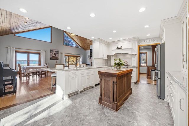 N4235 HILLSIDE Lane, Cambridge, WI 53523